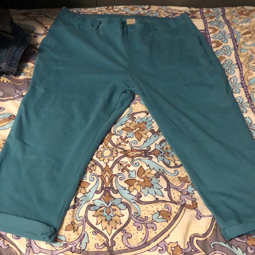 Terra and sky capris